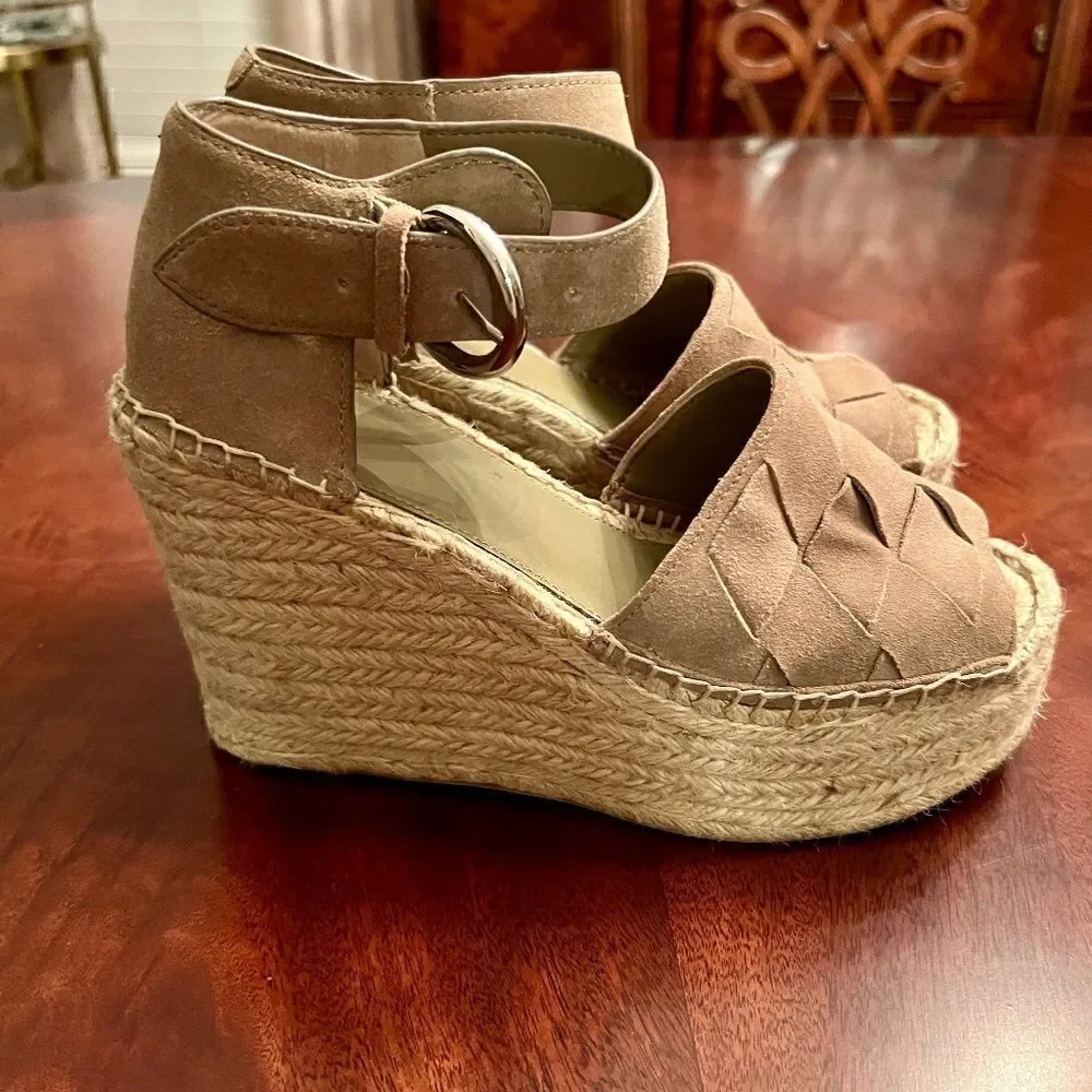 EUC Marc Fisher Adalla Jute Wedge Espadrilles Sandals Shoes Taupe Suede Size 8